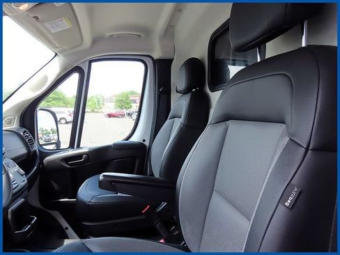 Used 2025 RAM ProMaster 2500 w/ Convenience Group FWD image 11