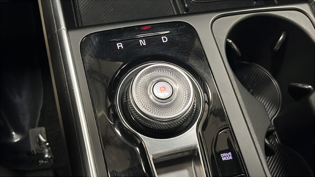 Used 2025 Kia Carnival SX FWD image 19