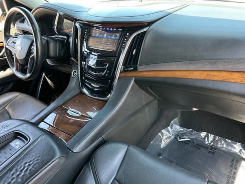 Used 2017 Cadillac Escalade ESV Premium Luxury RWD image 13