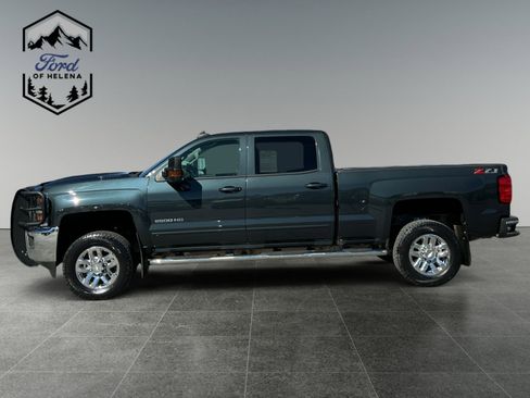 Used 2019 Chevrolet Silverado 2500 LT w/ LT Convenience Package image 2