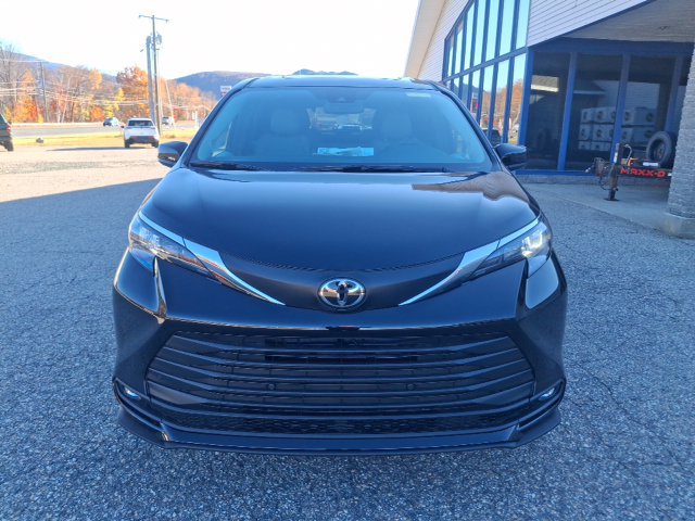 New 2026 Toyota Sienna XLE AWD/4WD image 2