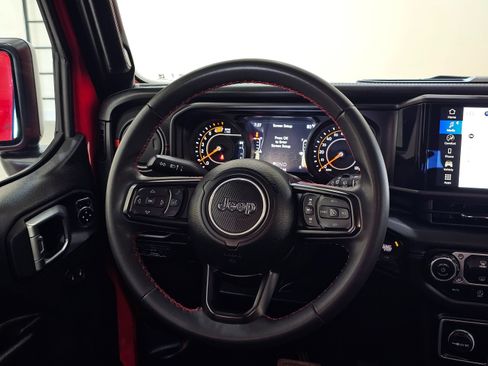 Used 2024 Jeep Wrangler Unlimited Rubicon AWD/4WD image 25