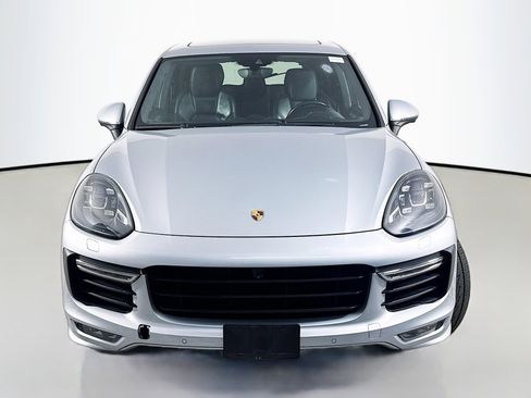 Used 2018 Porsche Cayenne GTS image 2