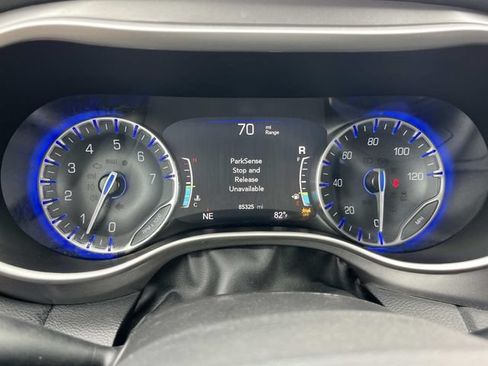 Used 2023 Chrysler Pacifica Touring-L FWD image 41