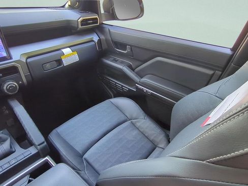 New 2025 Toyota 4Runner TRD Off-Road Premium AWD/4WD image 13