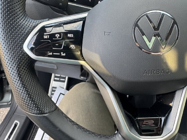 Used 2024 Volkswagen Tiguan SE R-Line AWD/4WD image 22