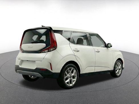 Used 2025 Kia Soul LX w/ LX Technology Package FWD image 11