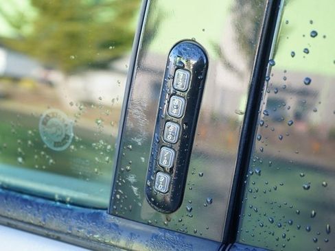 Used 2004 Ford Explorer XLT image 9