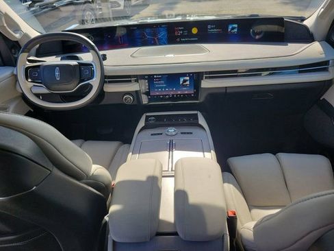 Certified 2025 Lincoln Navigator Reserve AWD/4WD image 22