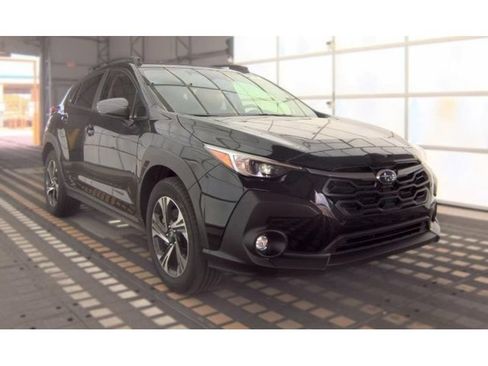 Used 2024 Subaru Crosstrek 2.0i Premium AWD/4WD image 2
