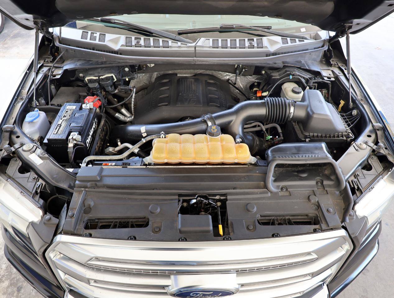 Used 2015 Ford F150 Platinum w/ Equipment Group 701A Luxury AWD/4WD image 12