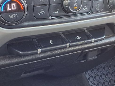 Used 2017 GMC Sierra 1500 SLE w/ SLE Value Package AWD/4WD image 11