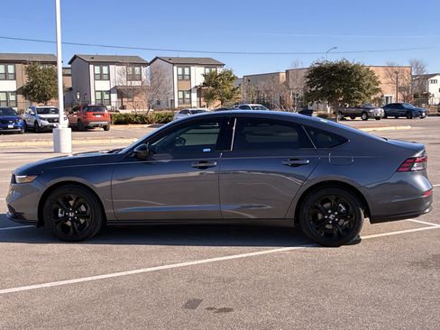 Certified 2025 Honda Accord SE image 3