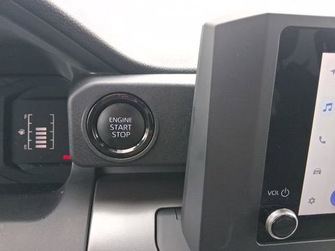 Used 2025 Toyota Tacoma SR5 AWD/4WD image 23