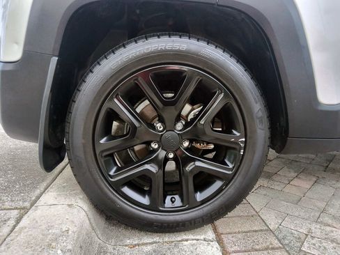 Used 2017 Jeep Renegade Altitude FWD image 50