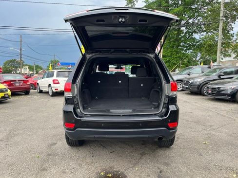 Used 2018 Jeep Grand Cherokee Laredo AWD/4WD image 8