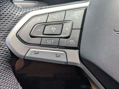 Used 2023 Volkswagen Atlas Cross Sport SEL R-Line AWD/4WD image 23
