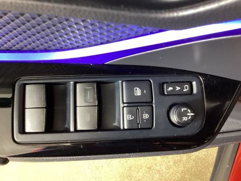Used 2020 Toyota C-HR XLE FWD image 18