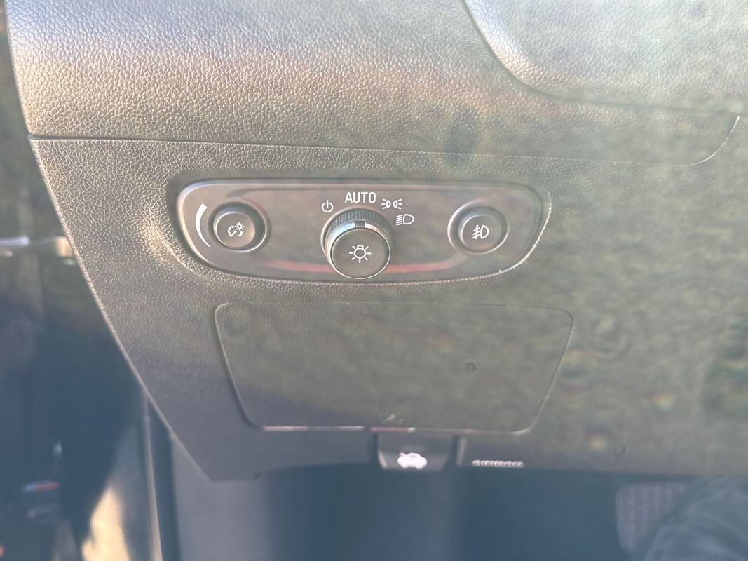 Used 2020 Buick Encore GX Select AWD/4WD image 30