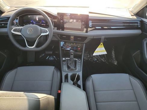 New 2025 Volkswagen Jetta SE image 9