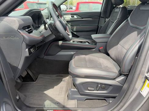 Used 2025 Ford Explorer ST image 17