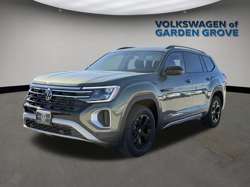New 2026 Volkswagen Atlas Peak Edition image 3