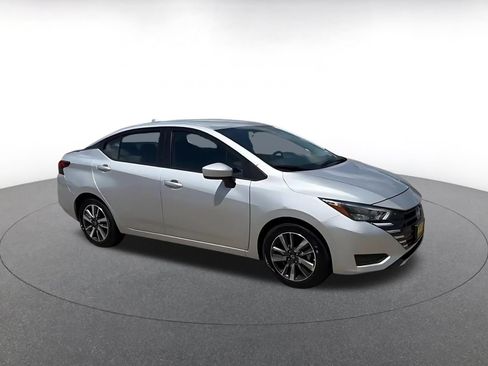 Used 2025 Nissan Versa SV FWD image 2