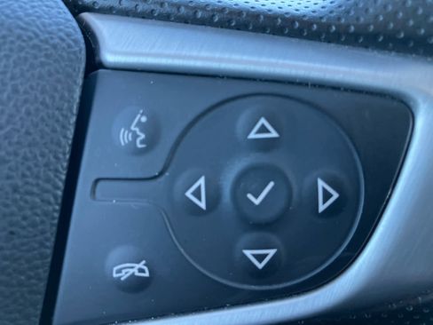 Used 2024 GMC Terrain SLE image 18