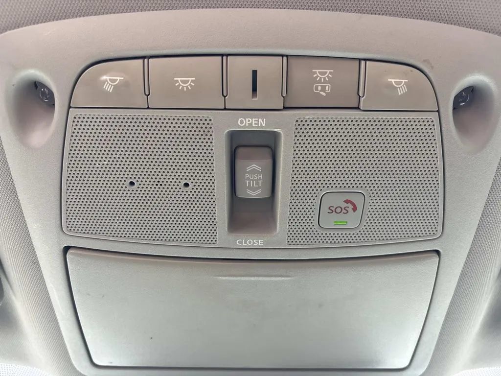 Used 2021 Nissan Maxima Platinum w/ Sport Mat Group FWD image 16