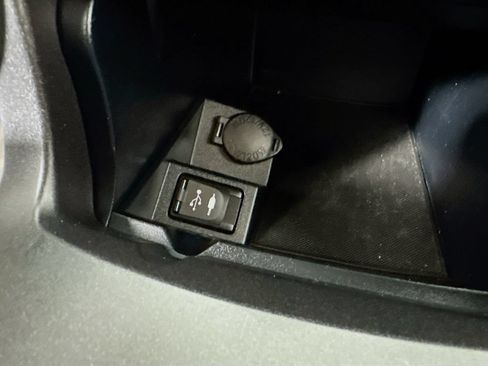 Used 2017 Toyota Camry SE FWD image 14