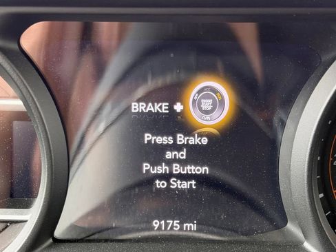 Used 2025 Jeep Wrangler Unlimited Sahara AWD/4WD image 7