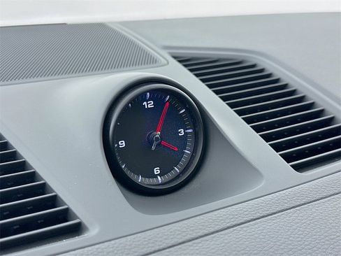 Used 2023 Porsche Cayenne Platinum Edition image 17