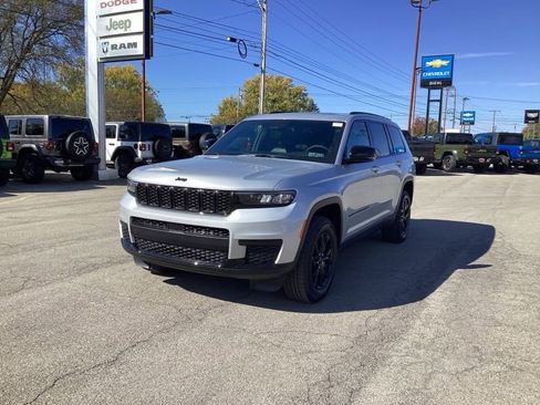 New 2025 Jeep Grand Cherokee L Altitude image 3