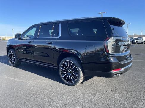 New 2026 Chevrolet Suburban High Country AWD/4WD image 3