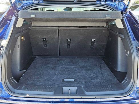 Used 2024 Chevrolet Trax LT w/ LT Convenience Package image 24