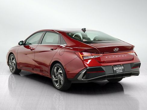 Used 2025 Hyundai Elantra SEL FWD image 3