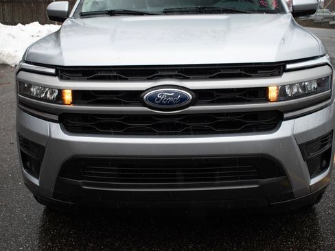 Used 2024 Ford Expedition XLT image 14