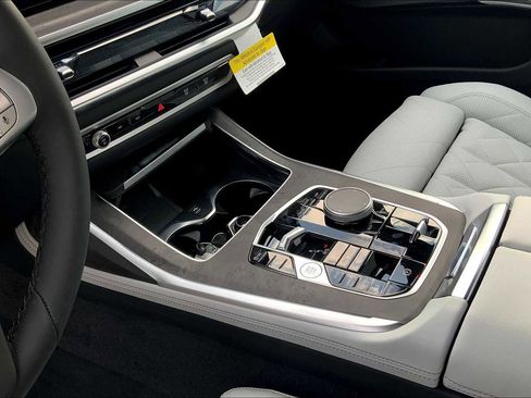 Used 2026 BMW X7 xDrive40i w/ Premium Package image 8