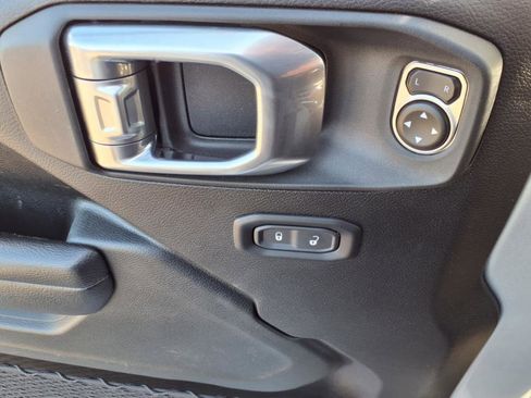 Used 2024 Jeep Wrangler Unlimited Rubicon 4xe image 9