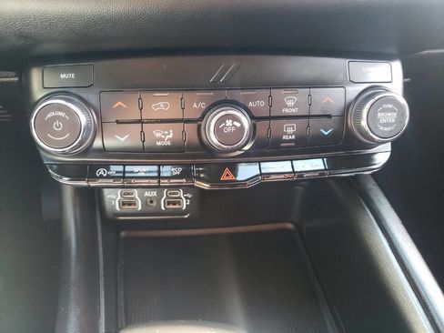 Used 2022 Dodge Durango SXT image 43