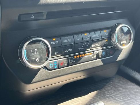 Used 2018 Ford Expedition Limited RWD image 35