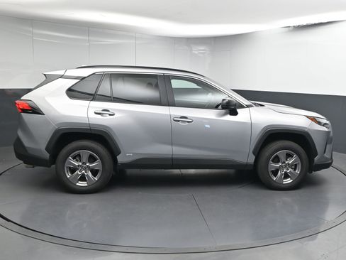 Certified 2025 Toyota RAV4 LE image 5