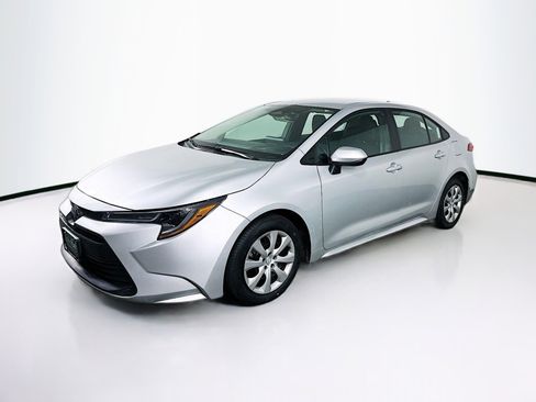 Used 2024 Toyota Corolla LE image 3