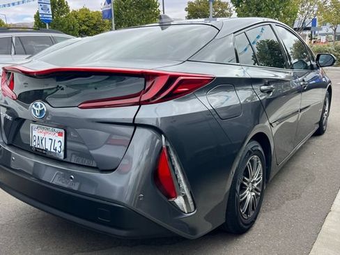 Used 2017 Toyota Prius Prime Advanced FWD image 7