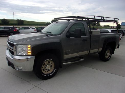 Used 2007 Chevrolet Silverado 2500 LT w/ Snow Plow Prep Package AWD/4WD image 1