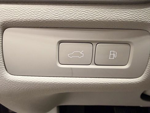 Used 2024 Volvo XC60 T8 Ultimate image 21