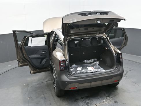 Certified 2025 Nissan Kicks SV image 43