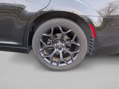 Used 2019 Chrysler 300 S image 20
