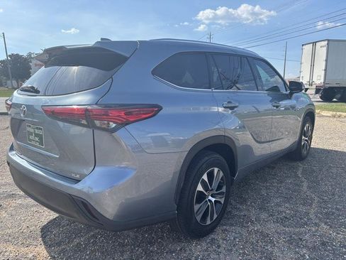 Used 2021 Toyota Highlander XLE FWD image 5