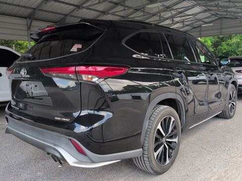 Used 2021 Toyota Highlander XSE AWD/4WD image 3